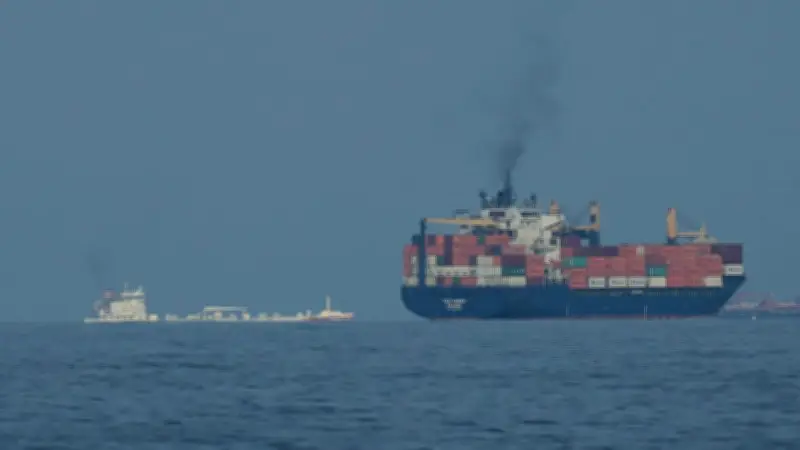 Iran blockiert Straße von Hormus: Rund 30 deutsche Schiffe im Persischen Golf gefangen