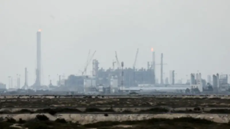 Iran greift Öl- und Gas-Anlagen an: Golfstaaten drohen mit Vergeltung