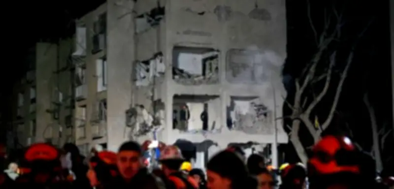 Iran intensiviert Angriffe auf Südisrael: Raketenangriff auf Arad fordert zahlreiche Verletzte