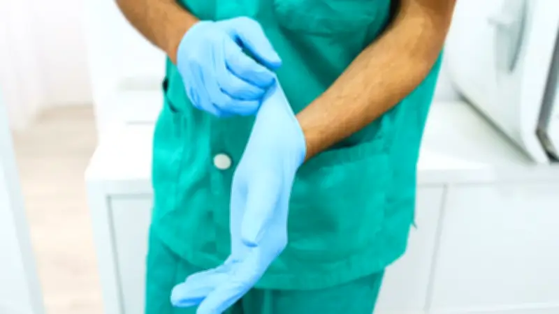 Iran-Konflikt gefährdet Klinikversorgung: Engpässe bei Schutzmaterial drohen