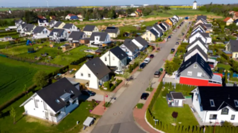 Iran-Krieg treibt Bauzinsen: Hausbauer in Deutschland zahlen deutlich mehr