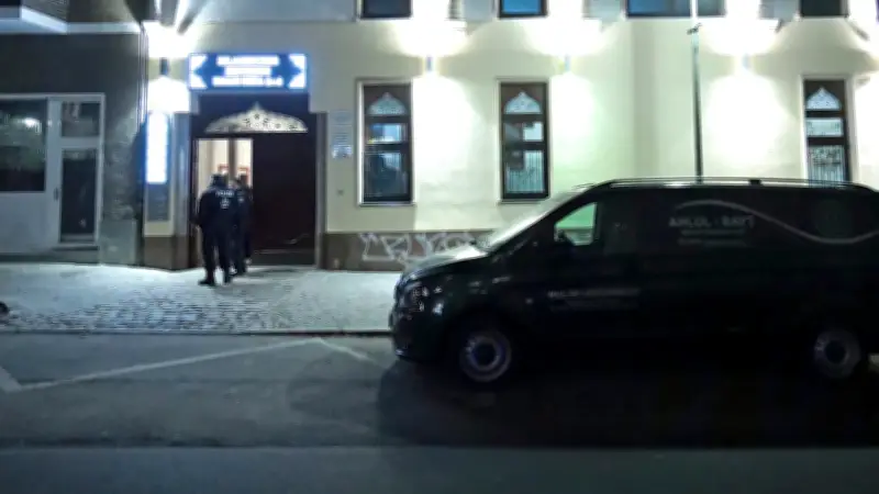 Iranische Mullahs in Berlin: Einfluss auf Moscheen und Proteste der Exil-Iraner