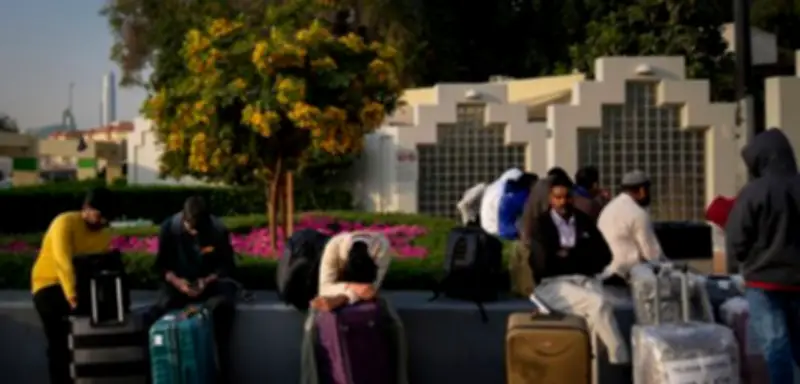 Irankrieg lähmt globalen Flugverkehr: Tausende Flüge gestrichen, Passagiere gestrandet