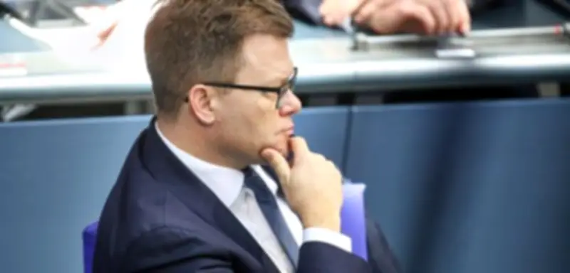 Irankrieg treibt Energiepreise: Umweltminister Schneider fordert Wende zu erneuerbaren Sicherheitsenergien