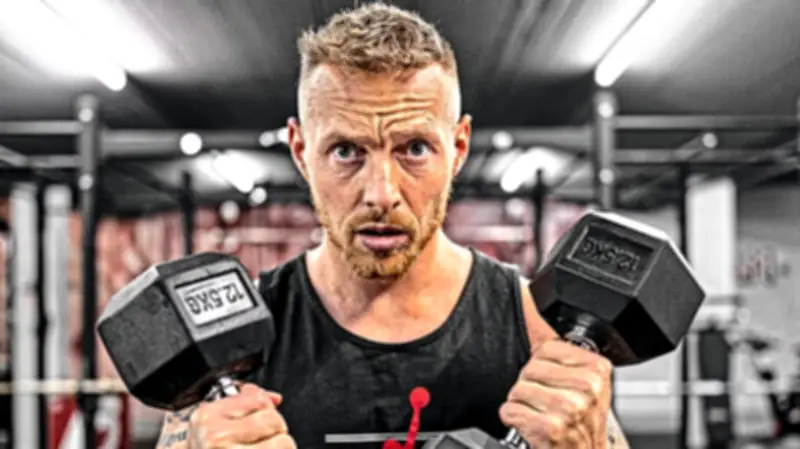 Iron Cage 2026: Coach Stef – Der Fitness-Experte im Porträt der Muskelkraft-Show