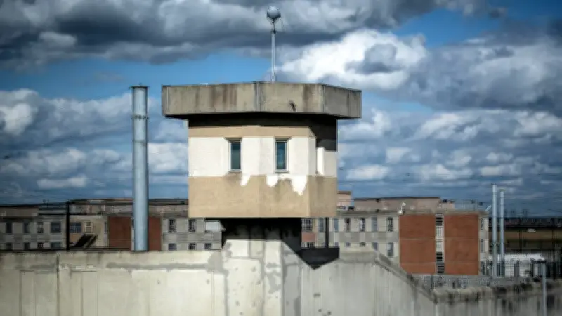 Irrer Gefängnisausbruch in Frankreich: Falsche Polizisten befreien gefährlichen Häftling