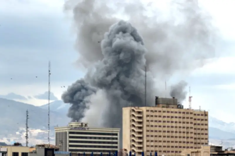 Israel bombardiert iranischen Rundfunksender in Teheran – Sendebetrieb läuft weiter