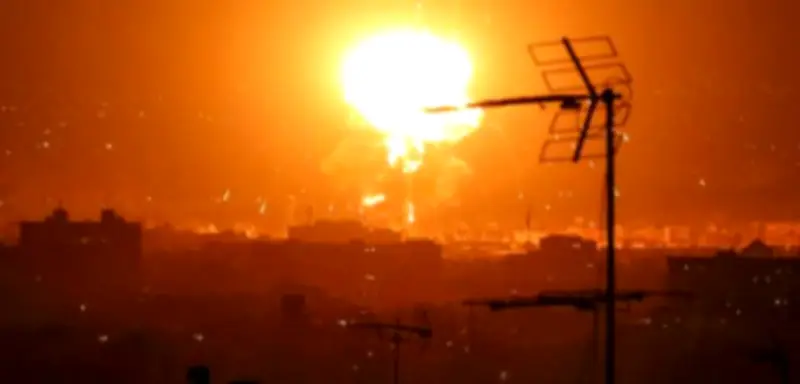 Israel bombardiert Öllager in Teheran - Iran feuert Raketen auf Tel Aviv