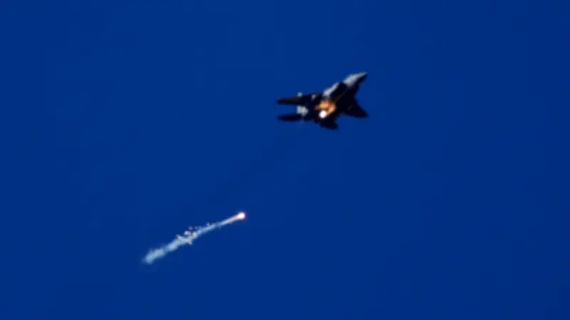 Israel startet neue Angriffswelle im Iran: Öllager in Teheran bombardiert