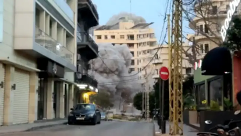 Israelischer Luftangriff in Beirut: Wohnhaus im Stadtzentrum eingestürzt