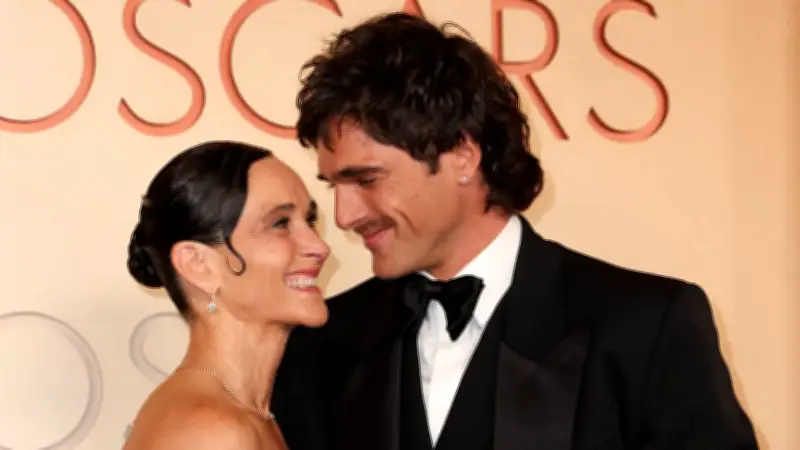 Jacob Elordi erfüllt Kindheitsversprechen: Süßestes Oscar-Date mit seiner Mutter