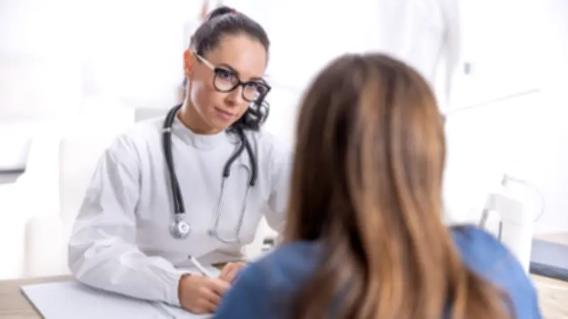 Jeder Dritte verschweigt Ärzten wichtige Fakten: Studie enthüllt gefährliche Schweigespirale