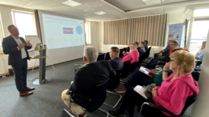 Jessener Gewerbeverein: Unternehmerfrühstück in der VR-Bank mit Versicherungsexperte