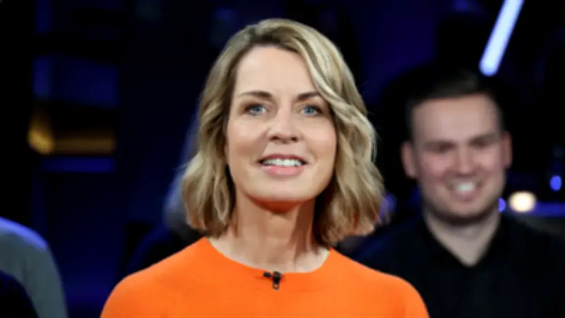 Jessy Wellmer im Interview: Warum Hunde beim NDR verboten sind und ihr Labradoodle Juni