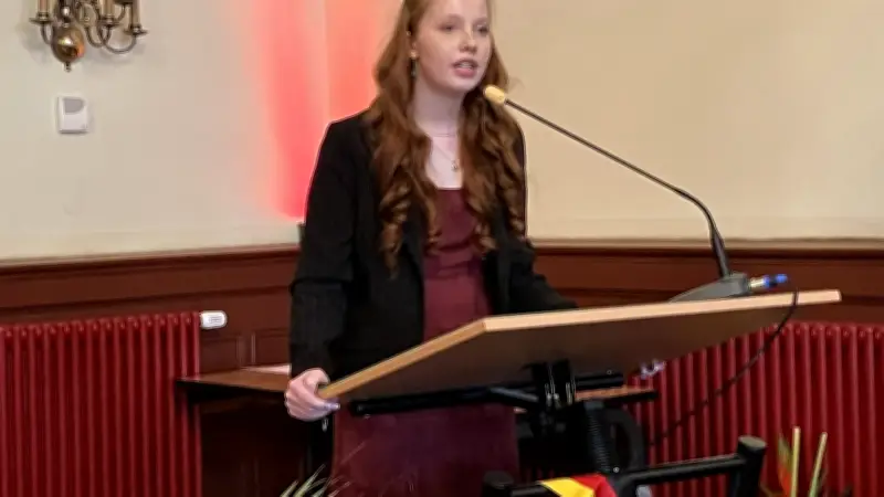 Judika-Rede am Lilienthal-Gymnasium: Schülerin fordert Akzeptanz der eigenen Unvollkommenheit