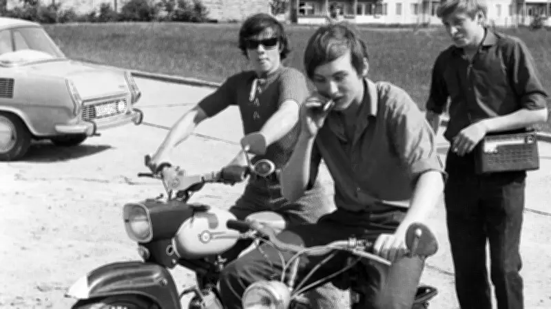 Jugend in der DDR: Von Jugendweihe bis Westplatten - So lebten Teenager im Osten
