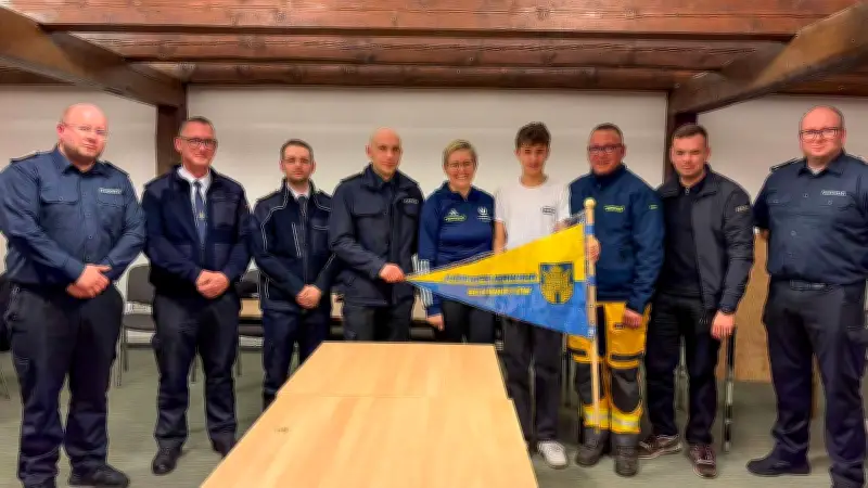 Jugendfeuerwehr Schwartow erhält eigenen Wimpel als Symbol der Gemeinschaft