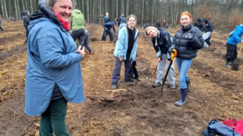Jugendliche pflanzen 6000 Bäume in Mecklenburg: Ein Zeichen gegen Klimafolgen
