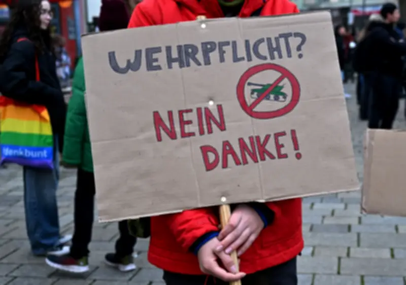 Jugendproteste gegen Wehrdienst: Schulstreik und Volksinitiative in Berlin