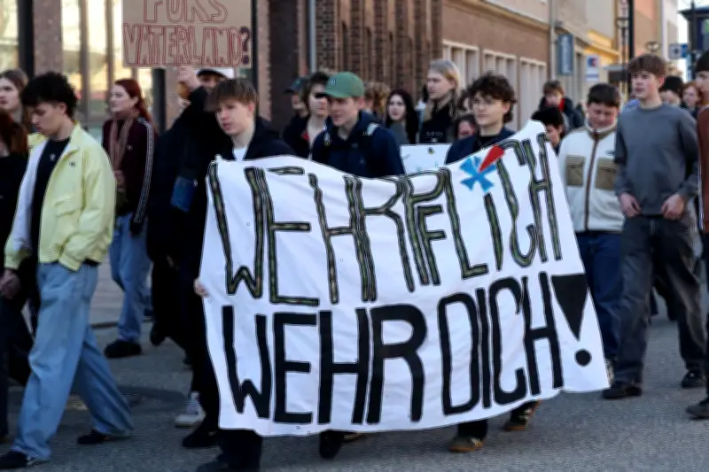 Junge Menschen in MV demonstrieren gegen Wehrdienstpläne der Bundesregierung