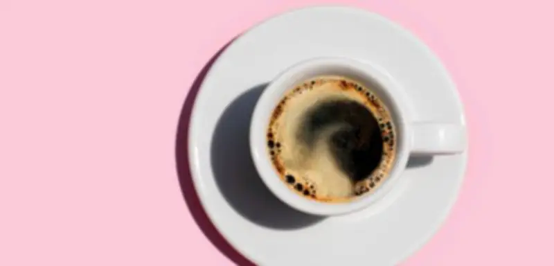Kaffee und Flüssigkeitshaushalt: Entzieht das beliebte Heißgetränk wirklich Wasser?