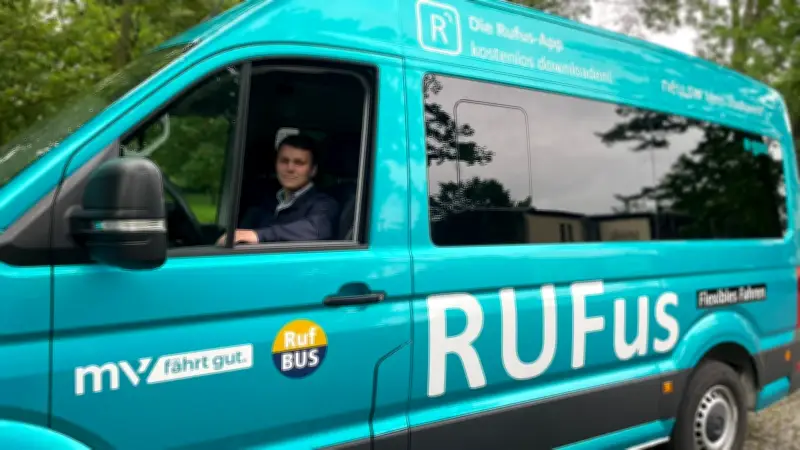 Kaffee und Mobilität: Stadtwerke erklären RUFus beim Quartiersfrühstück in Neubrandenburg