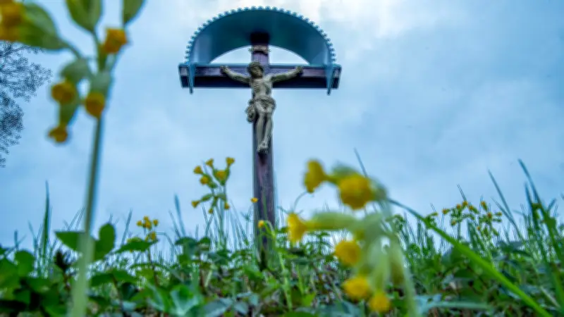 Karfreitag 2026: Tanzverbot und Bedeutung des stillen Feiertags im Christentum