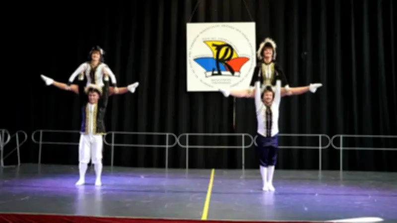 Karnevalistischer Tanz: Fairness-Geste rührt zu Tränen - Paare verzichten auf Wertung