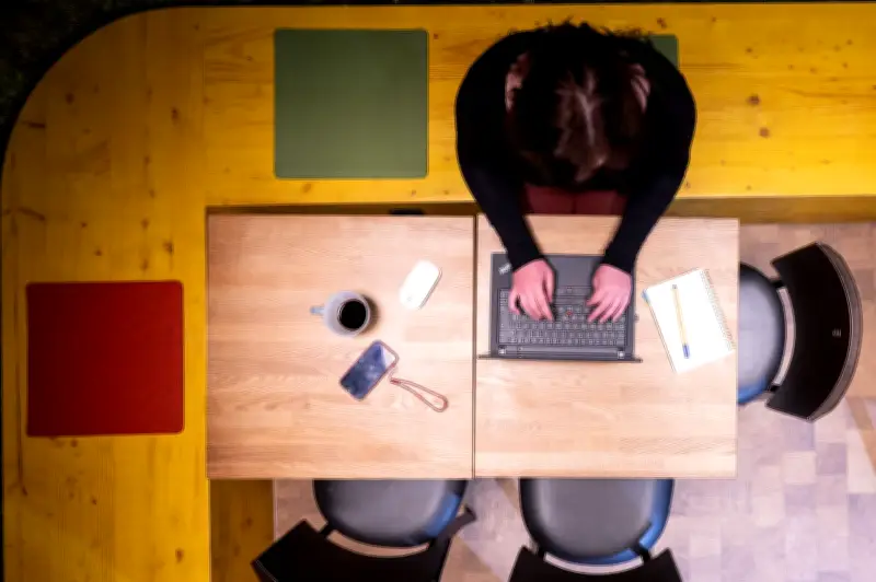 Karriere im Homeoffice: So bleiben Sie sichtbar und fördern Ihre berufliche Entwicklung