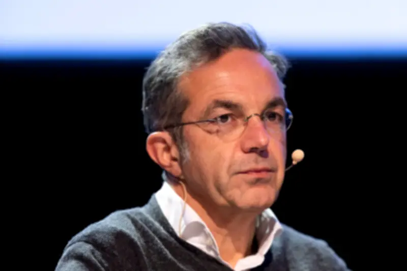 Kermanis Roman 'Sommer 24': Persönliche Begegnungen im Zeichen demokratischer Erosion