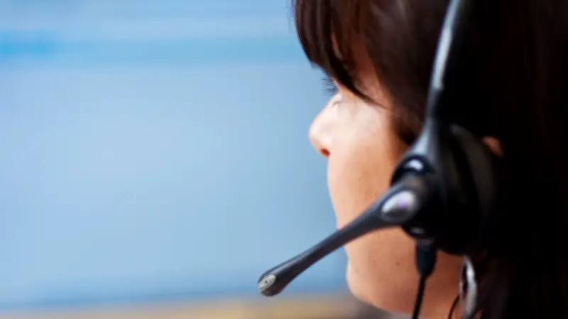 KI-Hotlines und Automatisierung: Wie die ältere Generation ins Abseits gerät