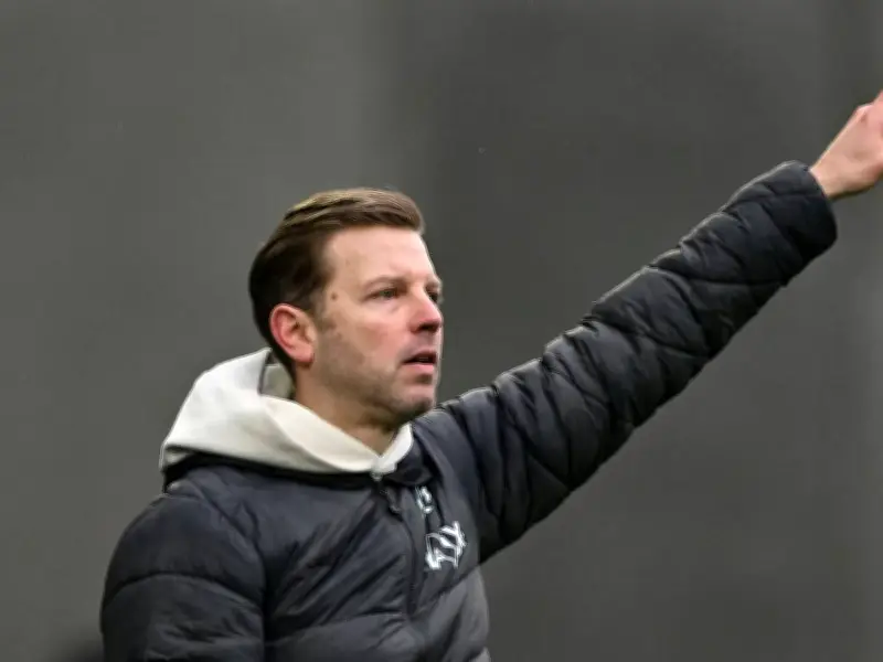 KI im Fußball: Darmstadts Trainer Kohfeldt hört eigene Ansprache auf Japanisch