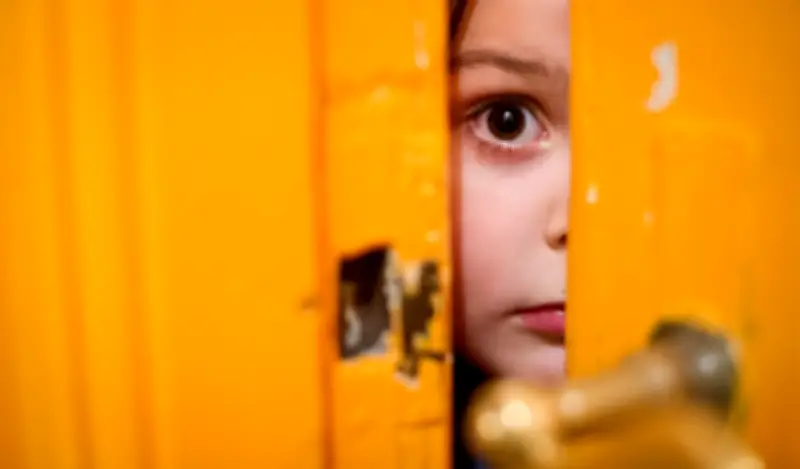 Kind überrascht Eltern beim Sex: Expertin gibt Tipps für den richtigen Umgang