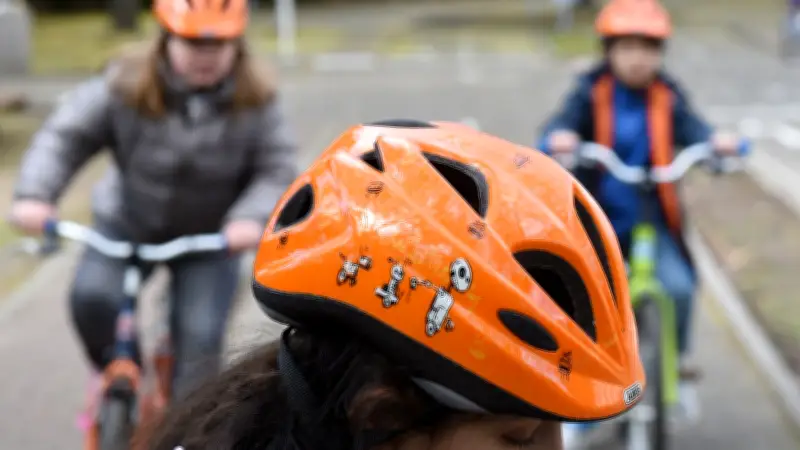 Kinderhelme im Test: Kein Modell überzeugt vollständig - Günstigster ist Testsieger