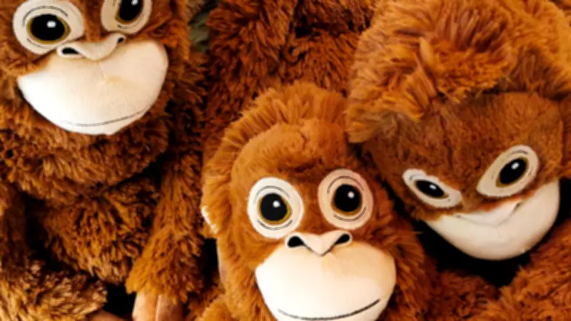 Kinderpsychologin erklärt: Warum der Affe Punch und sein Kuscheltier Millionen berühren
