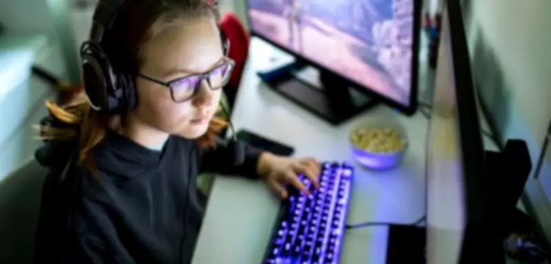 Kindersicherheit bei Online-Spielen: So schützen Sie Ihr Kind bei Roblox, Fortnite und Steam