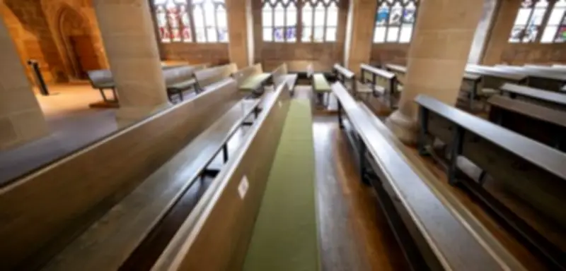 Kirchenaustritte 2025: Über 650.000 verlassen evangelische und katholische Kirche