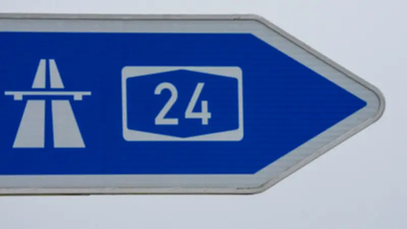 Kleintransporter mit defekten Bremsen auf A24 gestoppt - Polizei zieht Sicherheitsrisiko aus dem Verkehr