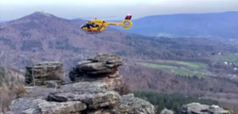 Kletterunfall am Battertfelsen: Mann nach vier Meter Sturz per Hubschrauber gerettet
