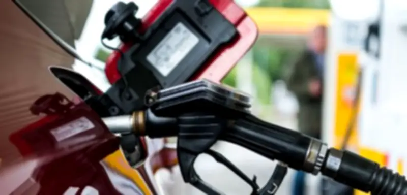 Klingbeil prüft Übergewinnsteuer für Kraftstoffkonzerne bei steigenden Spritpreisen