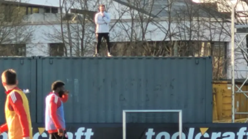 Klose klettert auf Container: Ungewöhnliche Trainingsmethode beim 1. FC Nürnberg