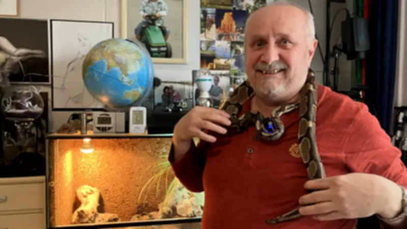 Königspython im Plattenbau: 20 Jahre ungewöhnliche Wohngemeinschaft in der Uckermark