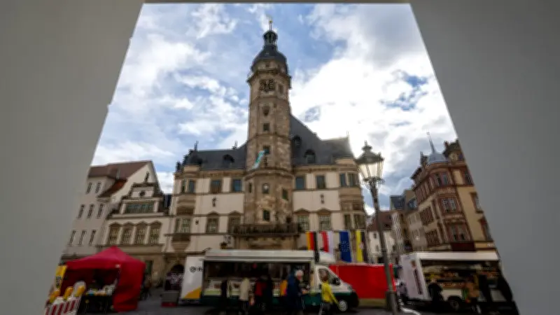 Kohlenmonoxid-Alarm im Altenburger Rathaus: Acht Personen nach Bauarbeiten vergiftet