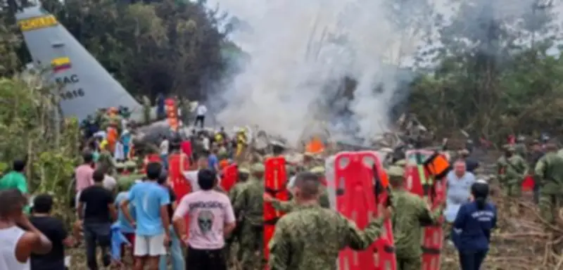 Kolumbien: Militärflugzeug mit 125 Menschen an Bord abgestürzt – Mindestens acht Tote