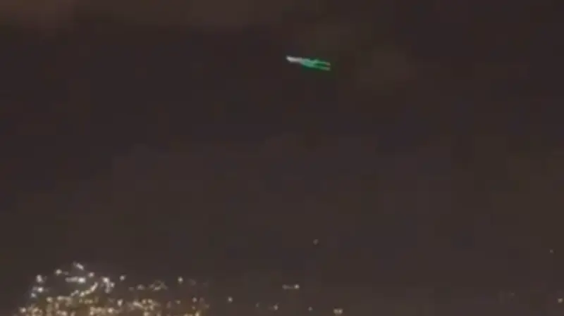 Kolumbien: Rätselhaftes UFO mit Quallen-Form am Nachthimmel gesichtet