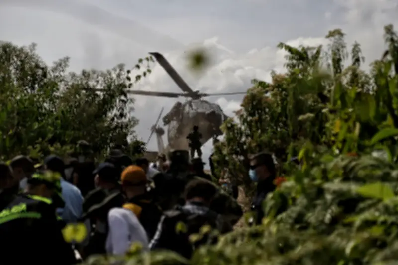 Kolumbiens Polizei beschlagnahnt über eine Tonne Kokain in Grenzregion zu Ecuador