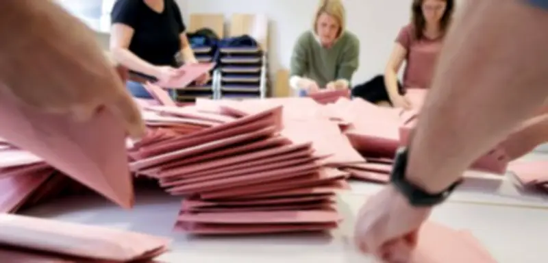 Kommunalwahlen in Bayern: Grüne gewinnen ohne Parteilogo, CSU stürzt ab