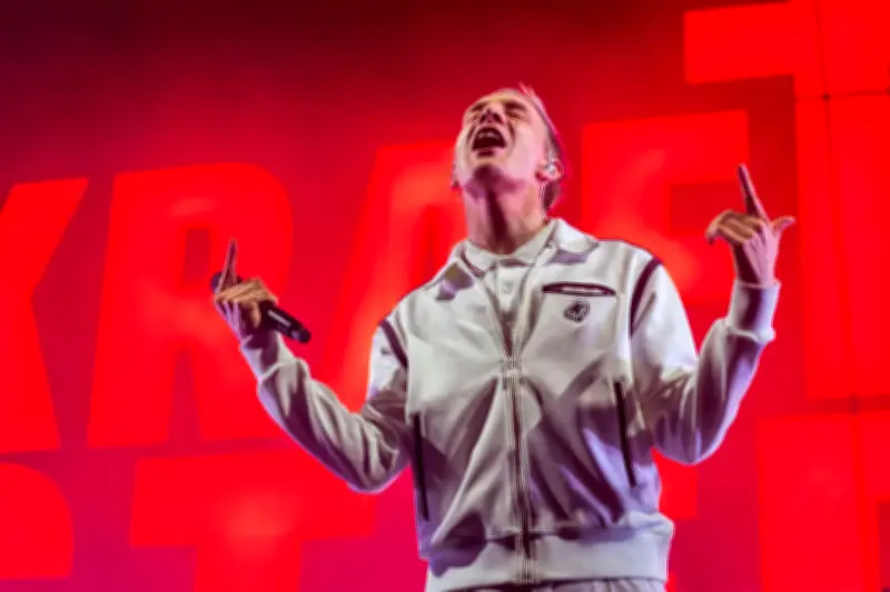 Kraftklub eröffnen Tour mit politischer Botschaft in Schwerin