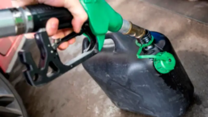 Kraftstoff lagern und transportieren: Was in Garage und Auto erlaubt ist