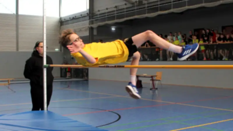 Kreismeisterschaften der Grundschulen: Hervorragende Hochsprung-Leistungen in Mansfeld